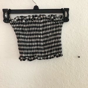 Black and white scrunched crop top.